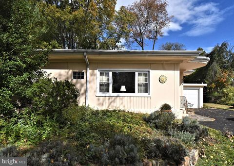8105 HULL DRIVE GLENSIDE PA 19038