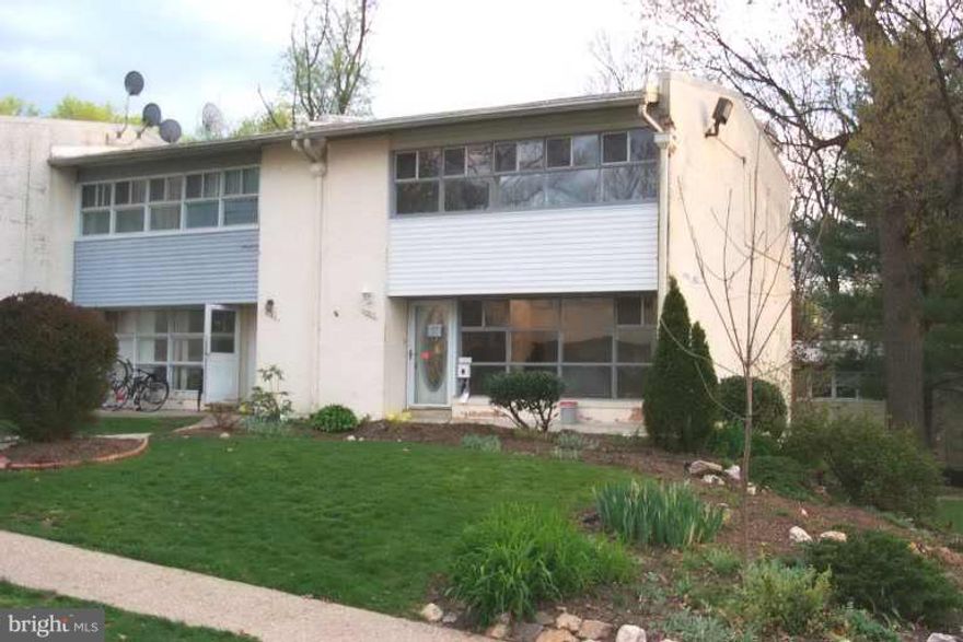 Great location townhome. 3 levels with large basement and large storage room basement has walk out.. Large bedrooms and open floor plan.