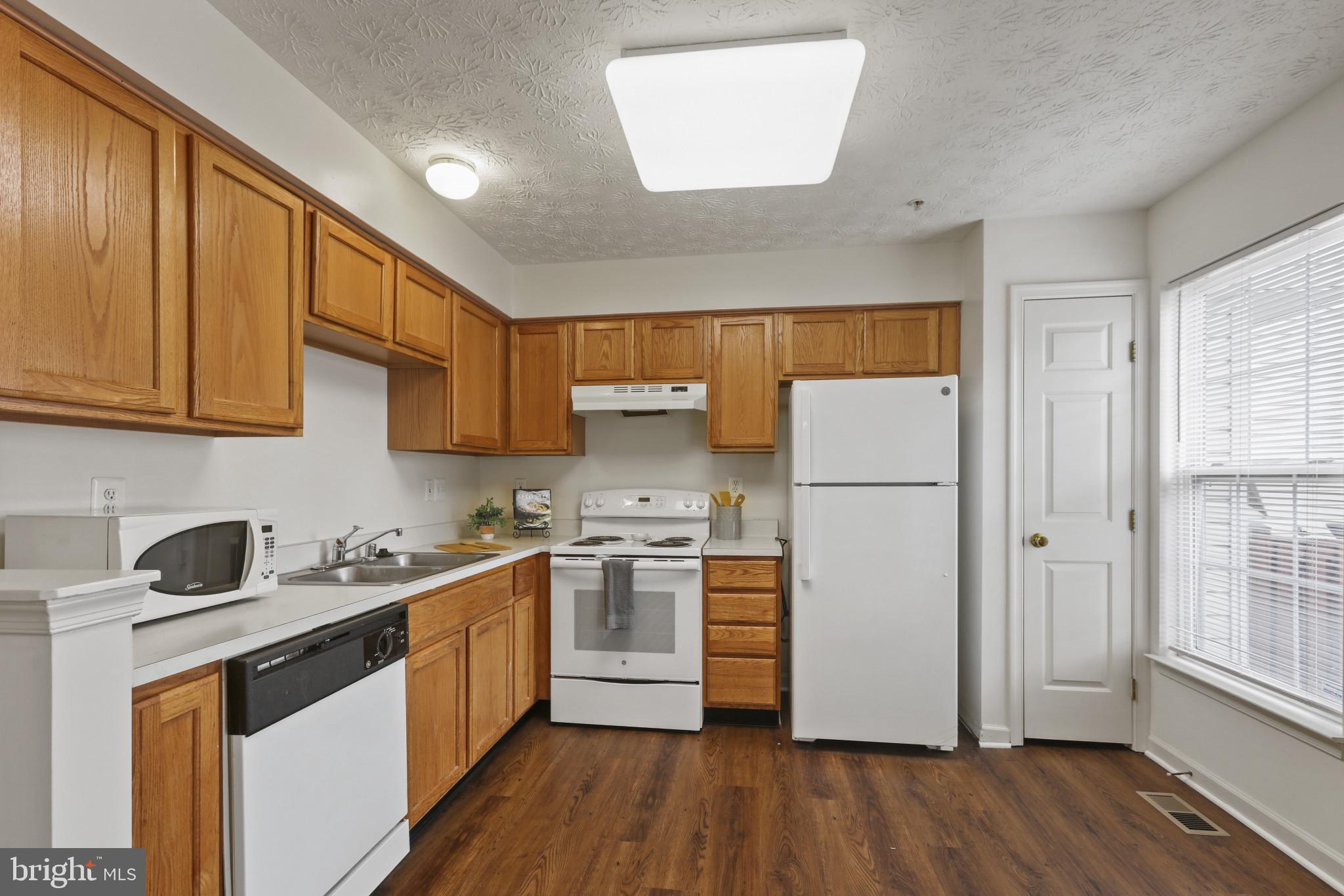 EATON SQUARE - Residential