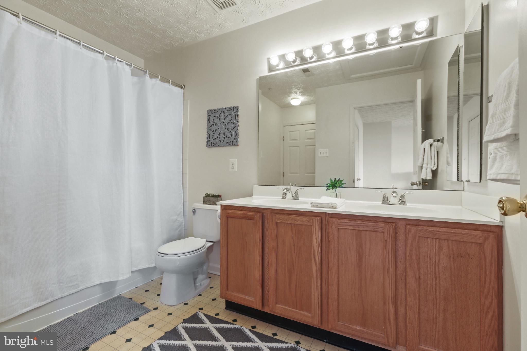 EATON SQUARE - Residential