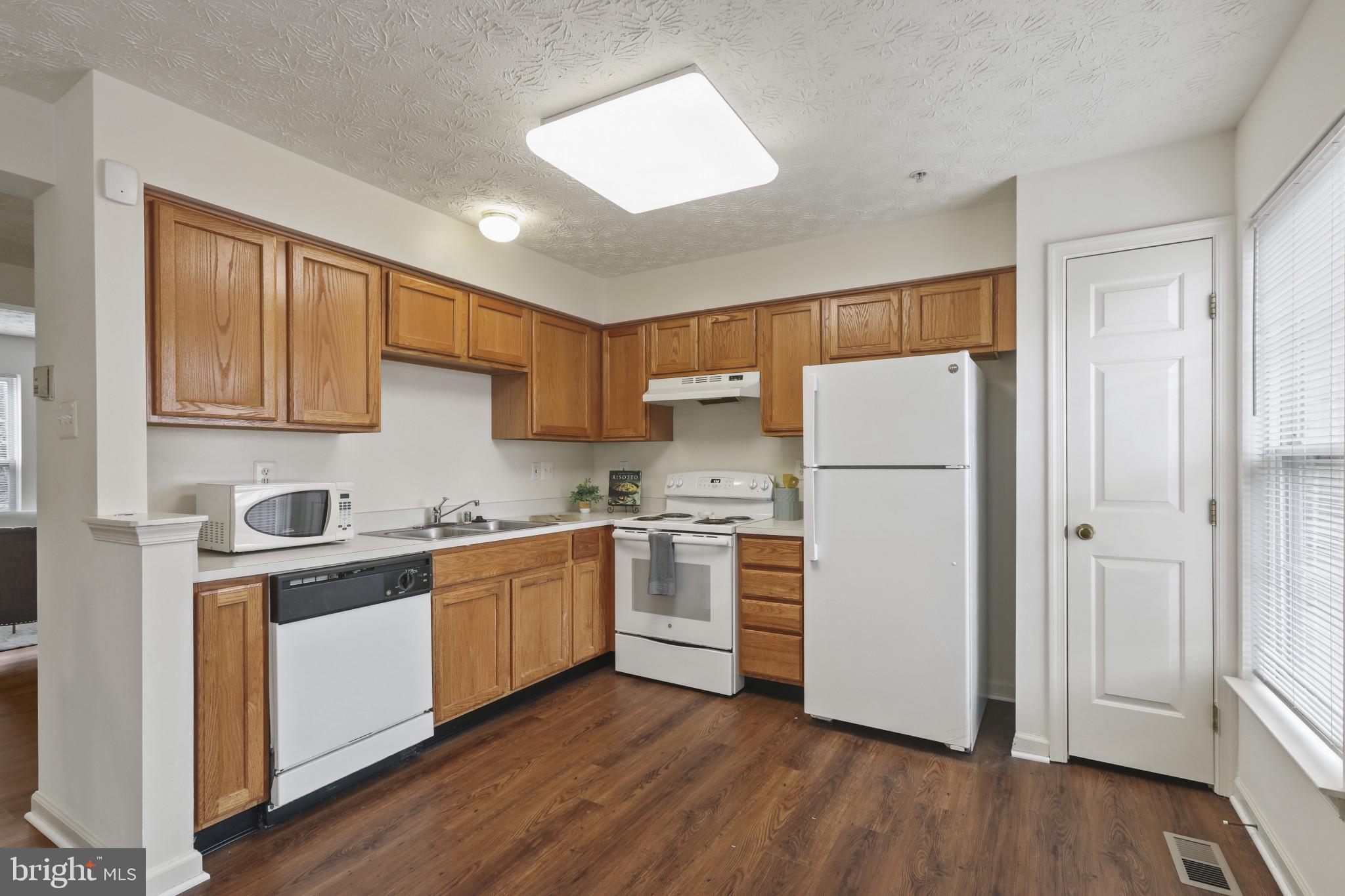 EATON SQUARE - Residential