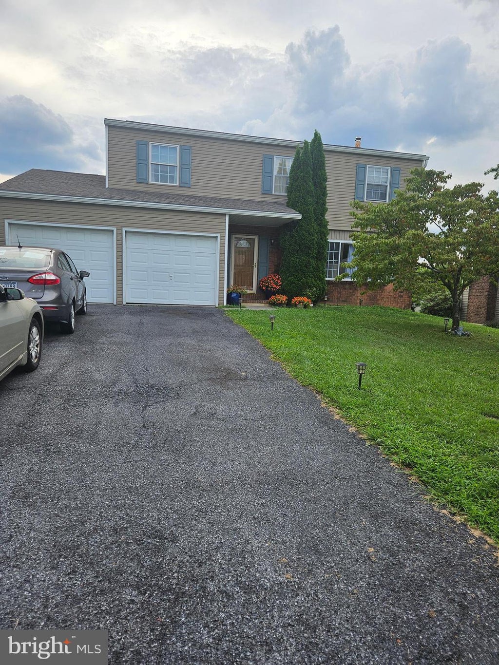 Photo of 628 Sweetbriar Drive, HARRISBURG, PA 17111 (MLS # PADA2063380)