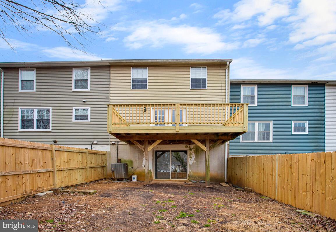 WHISPERING WOODS - Residential