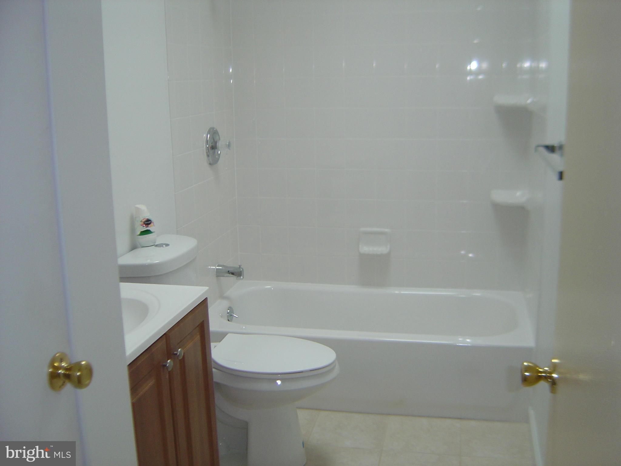 FOUR SEASONS ESTATES - Residential Lease