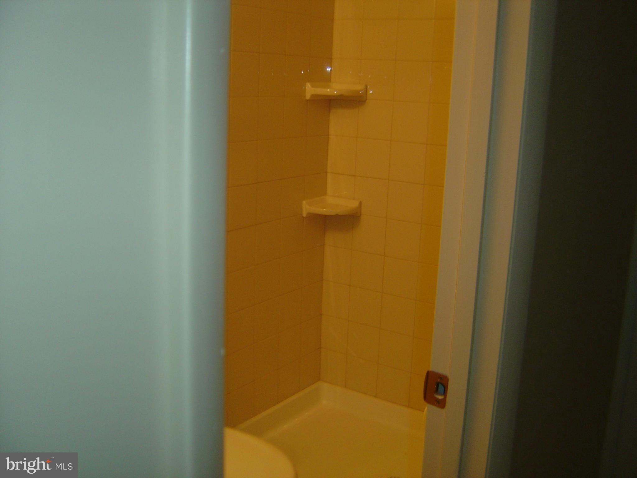 FOUR SEASONS ESTATES - Residential Lease