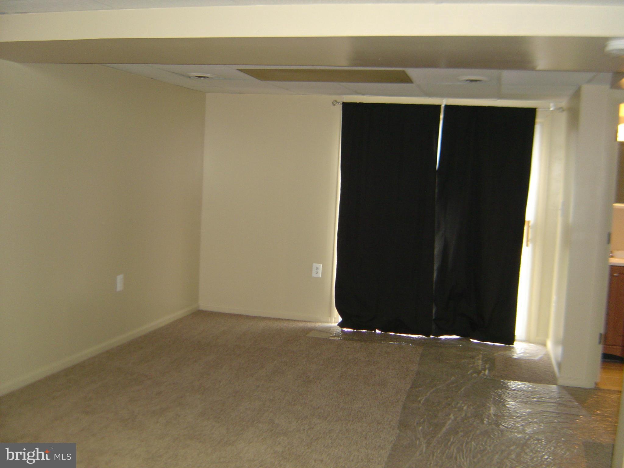 FOUR SEASONS ESTATES - Residential Lease