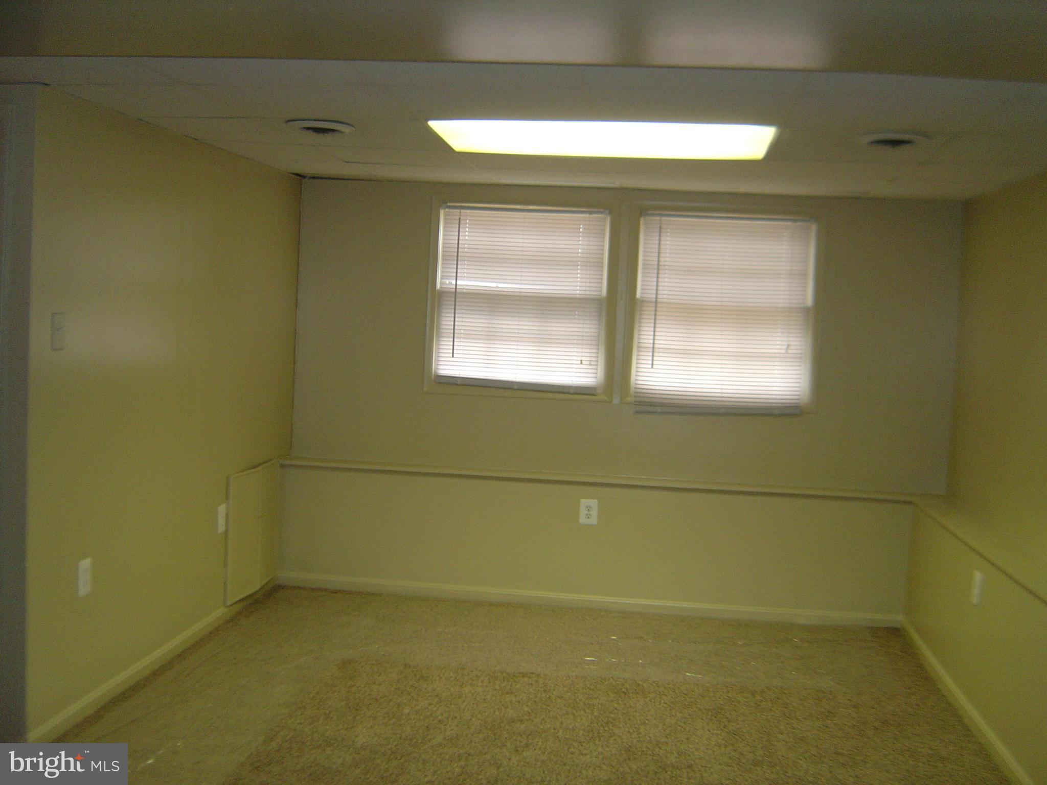 FOUR SEASONS ESTATES - Residential Lease