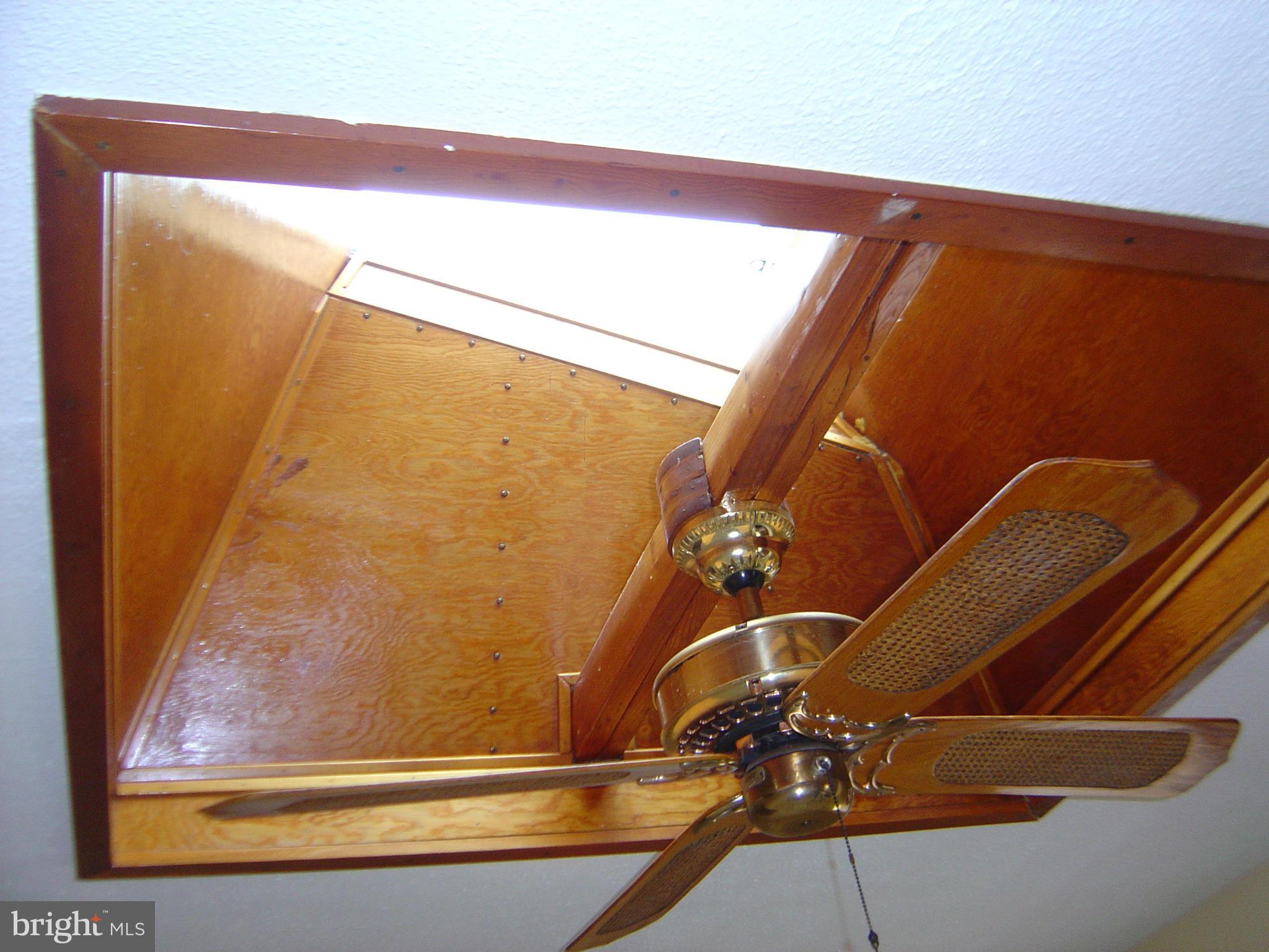 FOUR SEASONS ESTATES - Residential Lease