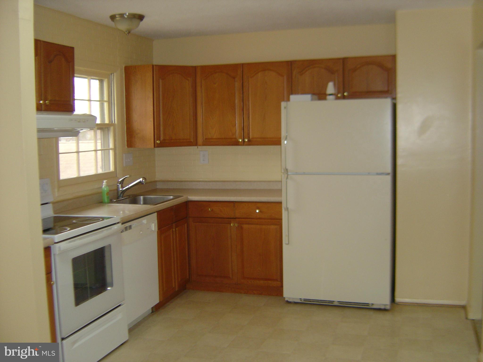 FOUR SEASONS ESTATES - Residential Lease