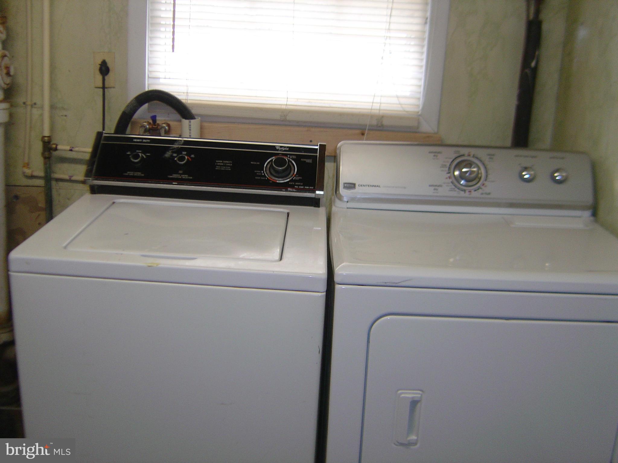 FOUR SEASONS ESTATES - Residential Lease