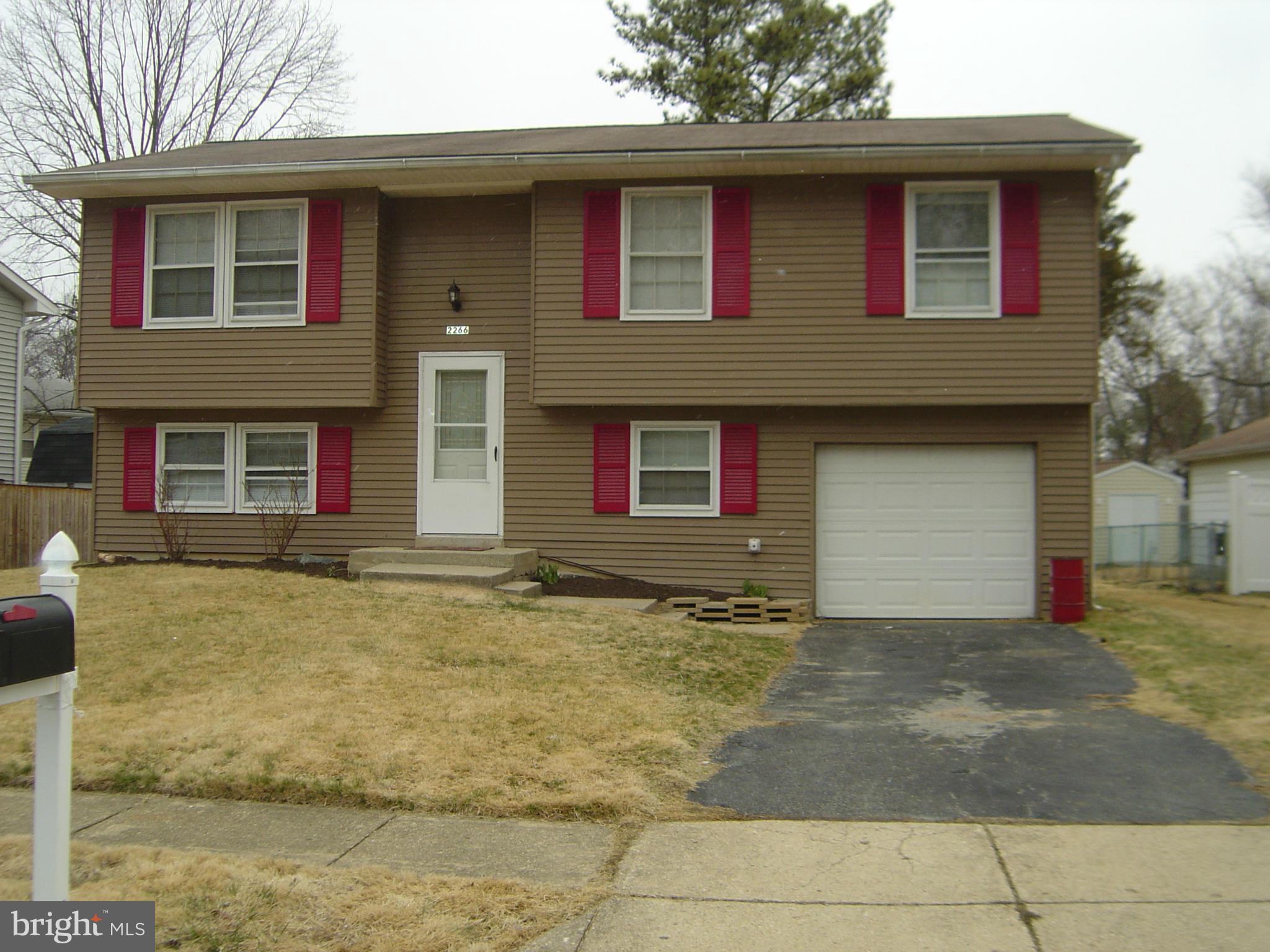 FOUR SEASONS ESTATES - Residential Lease