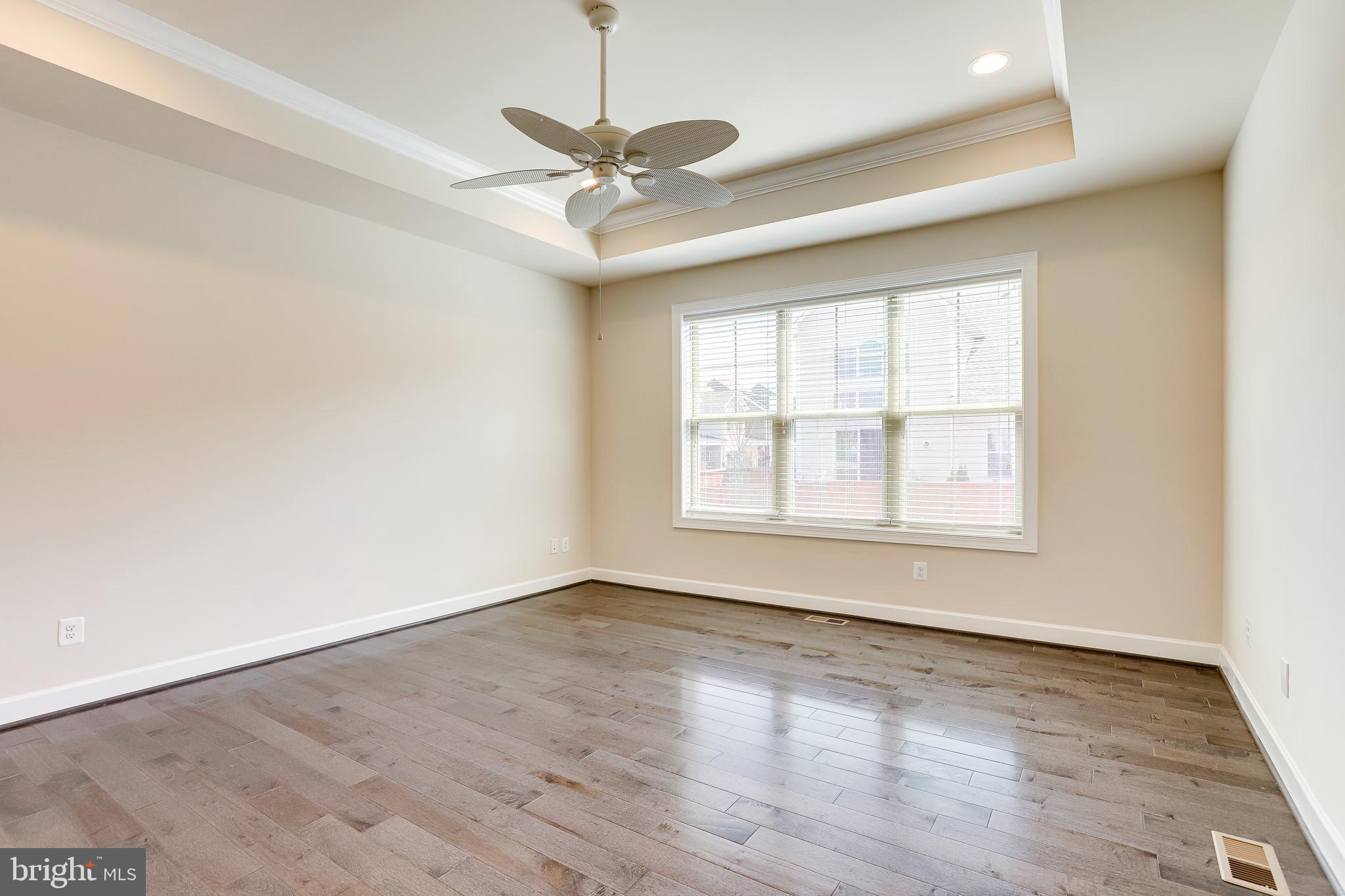 THE VISTAS AT LANSDOWNE - Residential