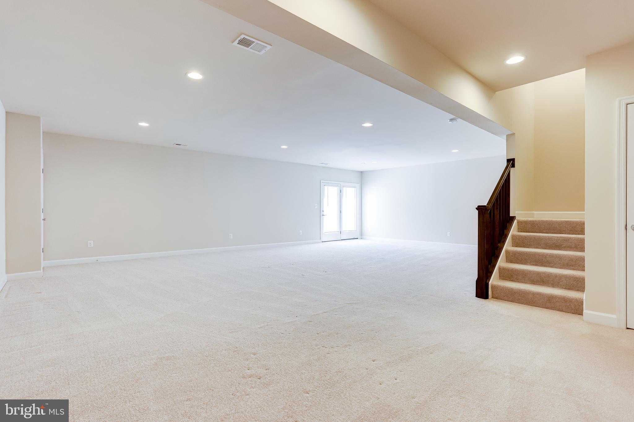 THE VISTAS AT LANSDOWNE - Residential