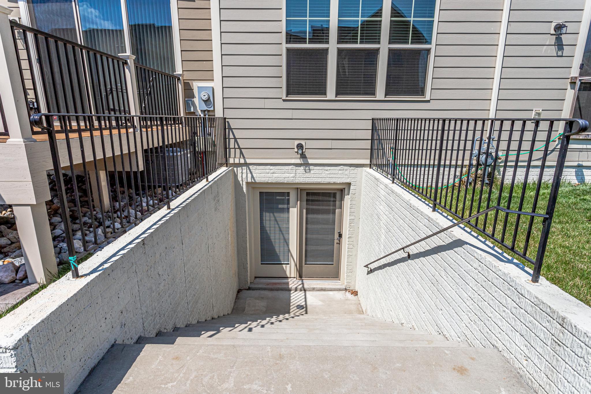 THE VISTAS AT LANSDOWNE - Residential