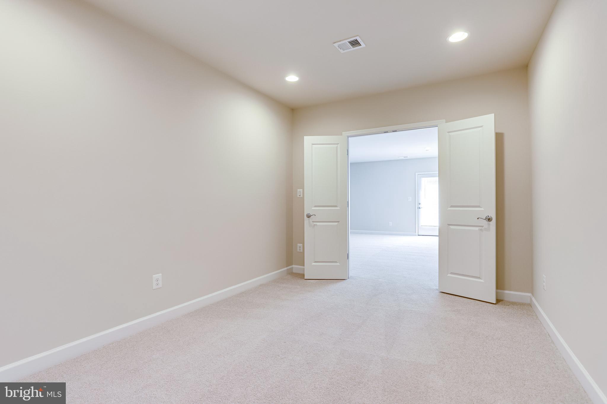 THE VISTAS AT LANSDOWNE - Residential