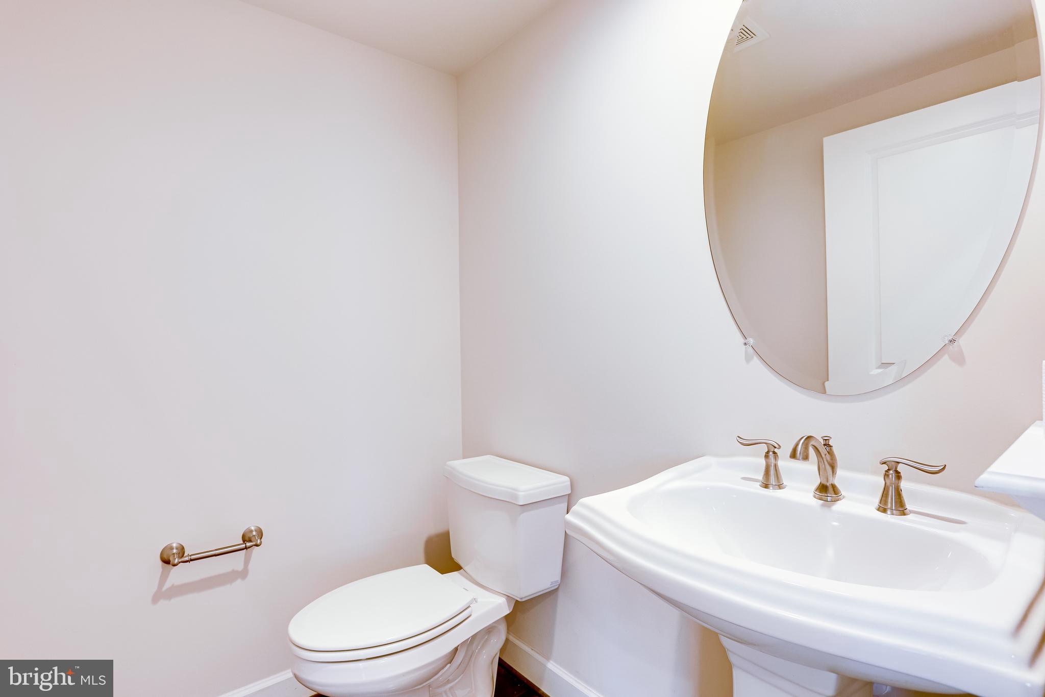 THE VISTAS AT LANSDOWNE - Residential