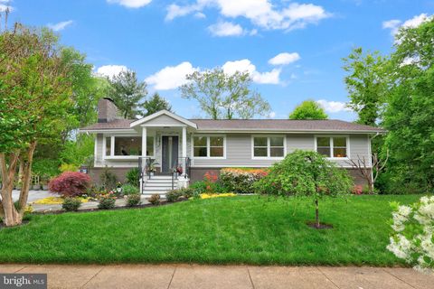 Photo of 10146 Spring Lake Terrace, FAIRFAX, VA 22030 (MLS # VAFC2008244)