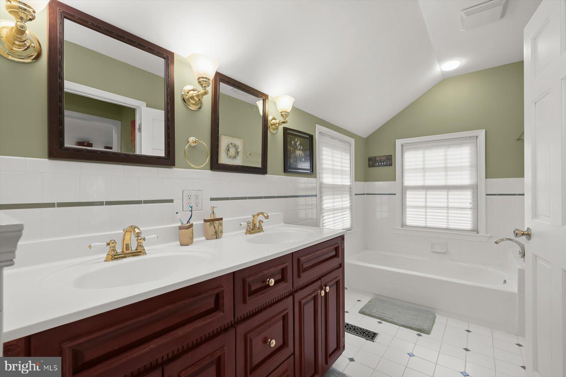 WOODACRES - Residential