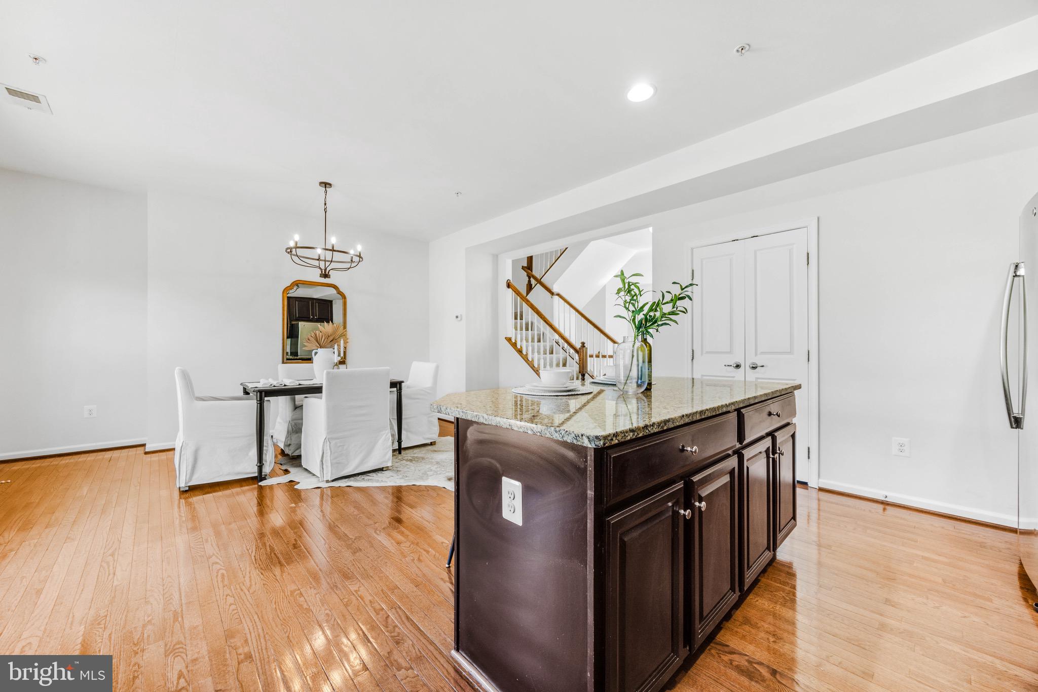 CREEKSIDE VILLAGE - Residential