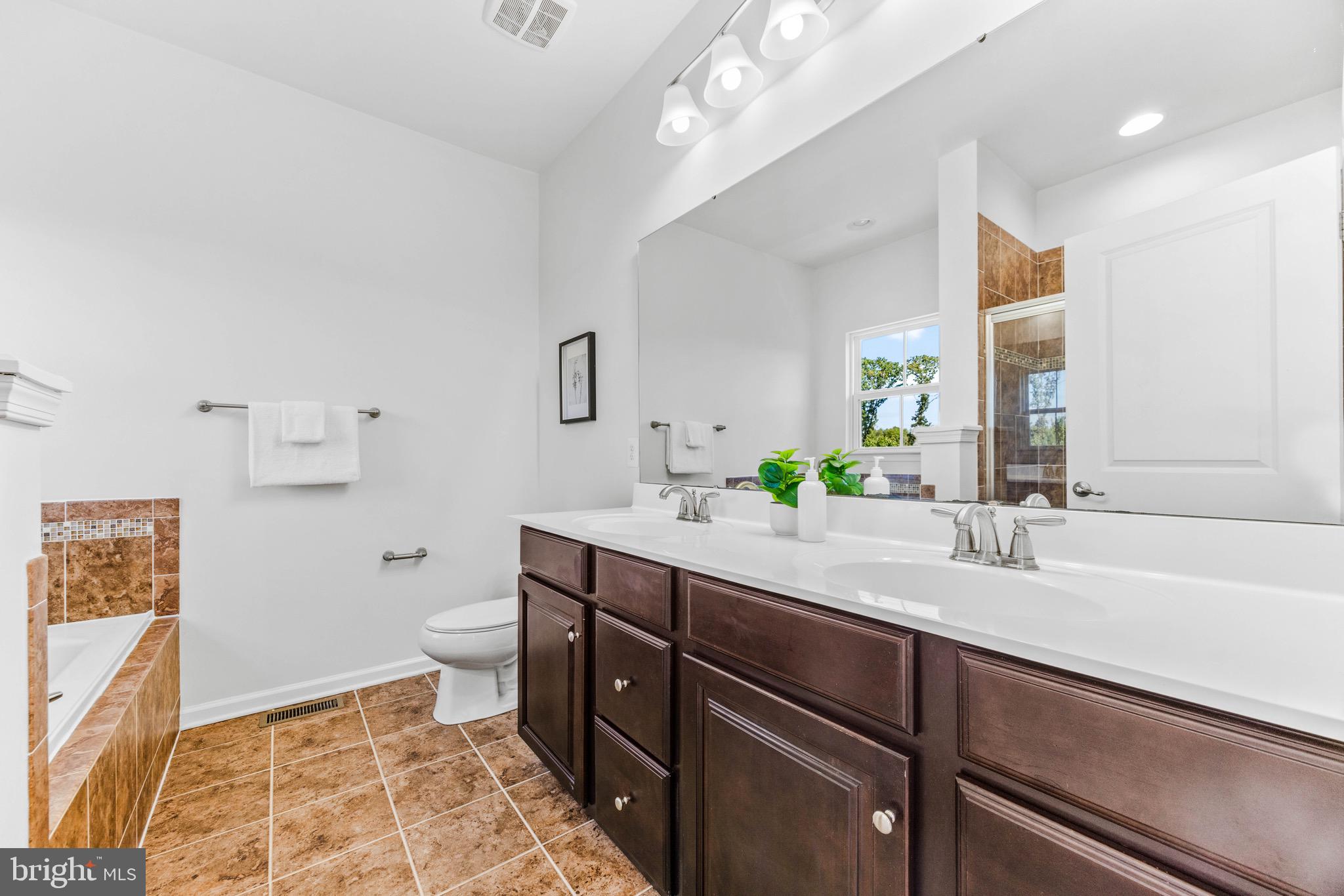 CREEKSIDE VILLAGE - Residential