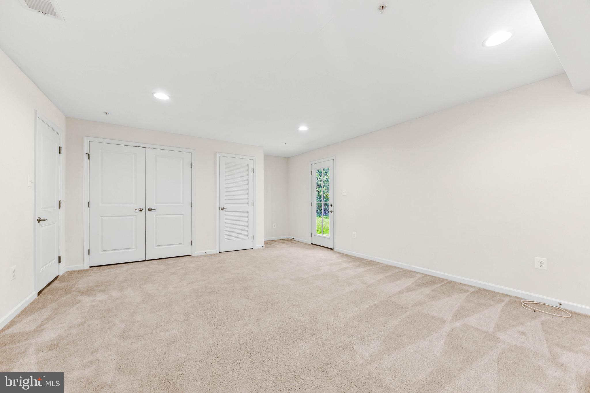 CREEKSIDE VILLAGE - Residential