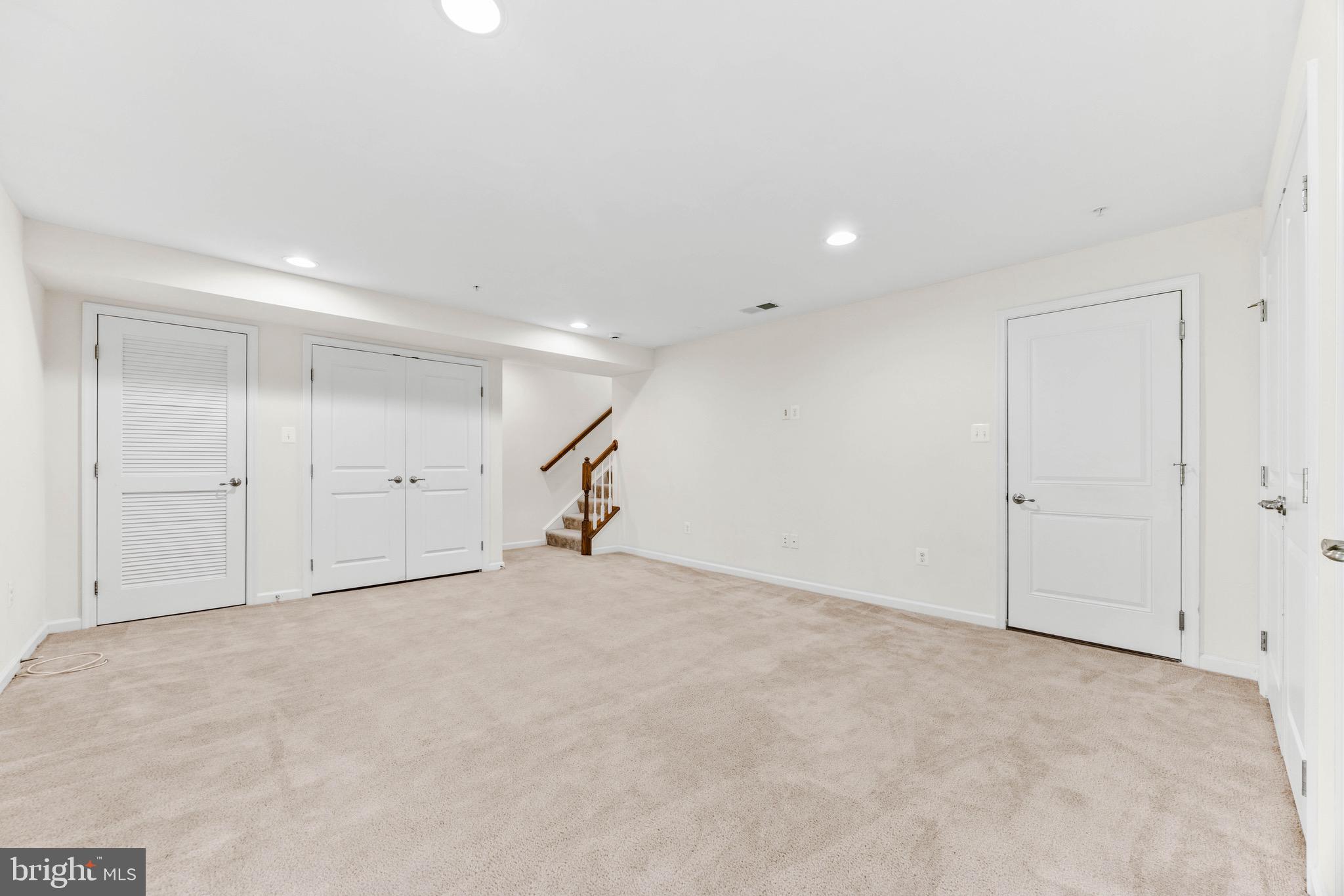 CREEKSIDE VILLAGE - Residential