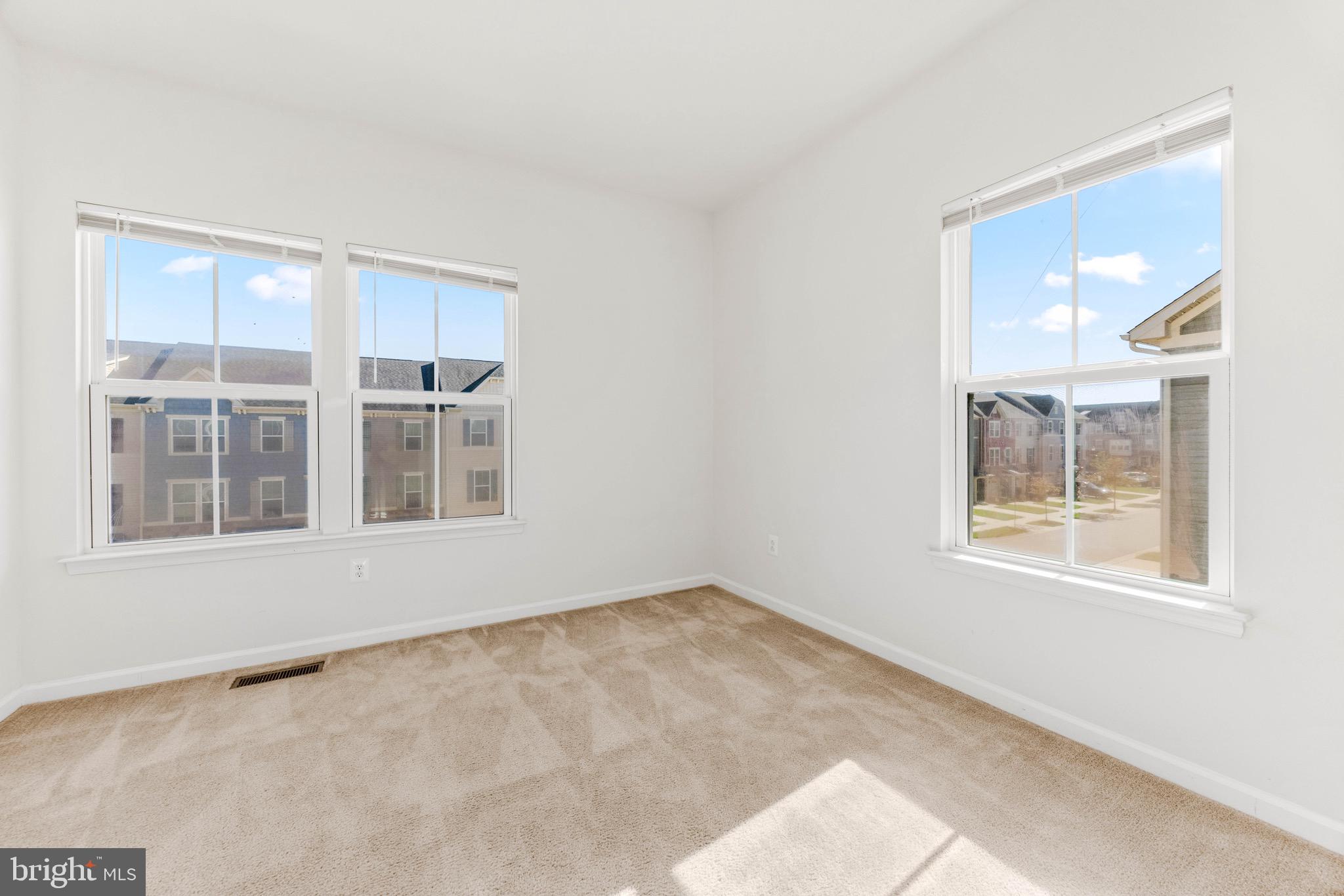 CREEKSIDE VILLAGE - Residential