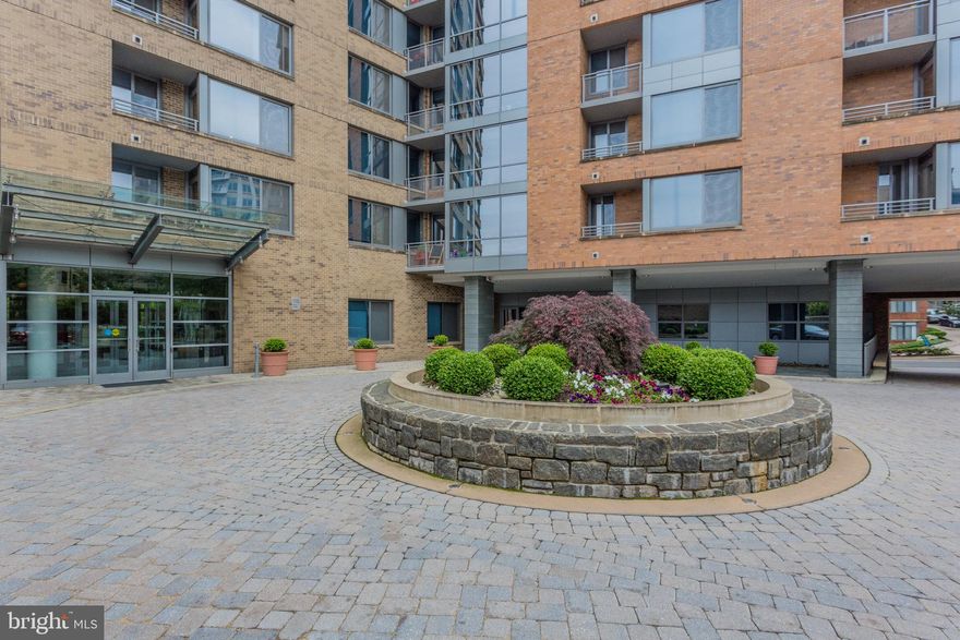 INCLUDES PARKING!!  
The Odyssey is a luxury high-rise constructed in 2006 and offers world class amenities including 24/7 attended front desk, welcoming lobby with outdoor terrace, rooftop pool and terrace with amazing monument views, party room with billiards and catering kitchen, and a fully equipped fitness center.