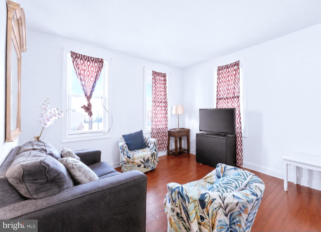 38 E HANCOCK STREET