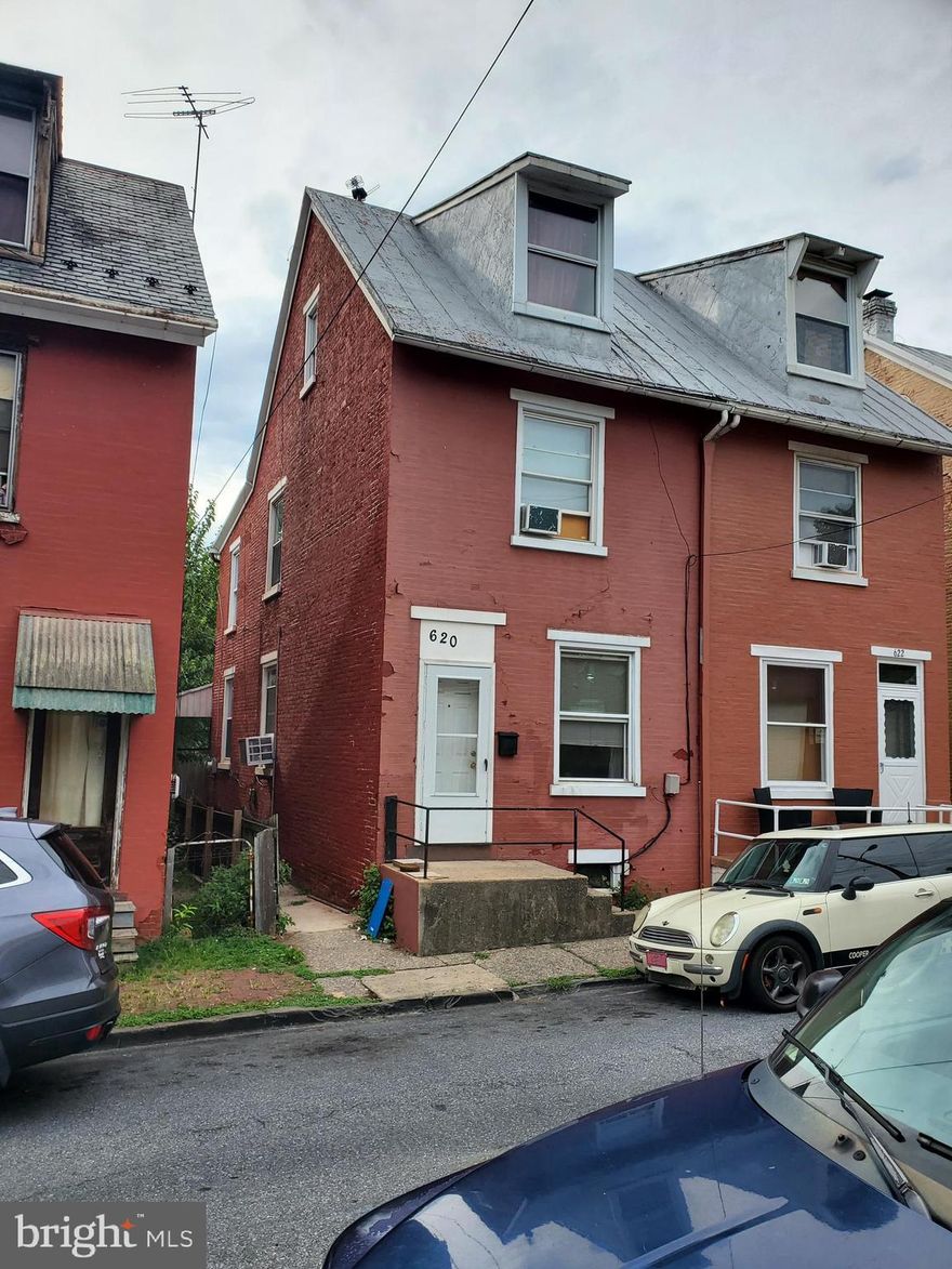 5 Bedroom home in Birdland awaits, needs little here and there currently tenant occupied, could be great started, or add to rental roster..