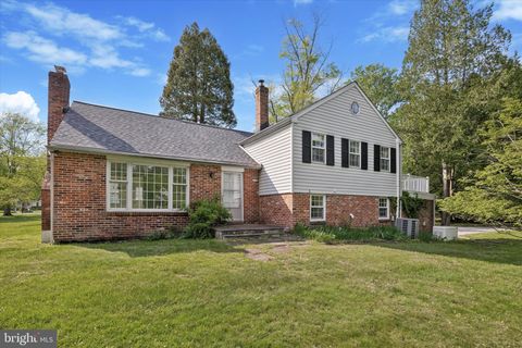 424 HEATHERWOOD LANE DEVON PA 19333