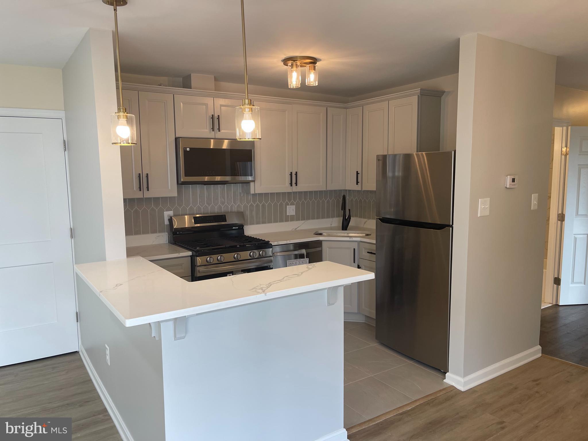 HUNTCREST CONDOMINIUM - Residential