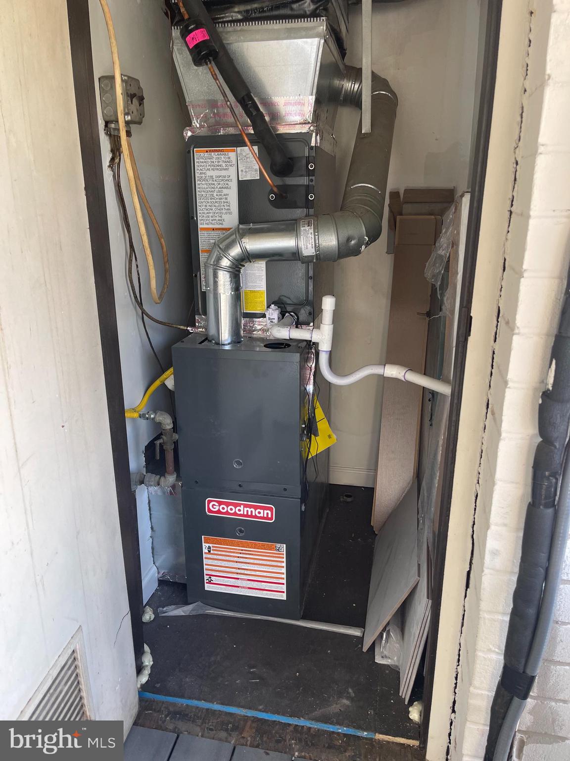 HUNTCREST CONDOMINIUM - Residential