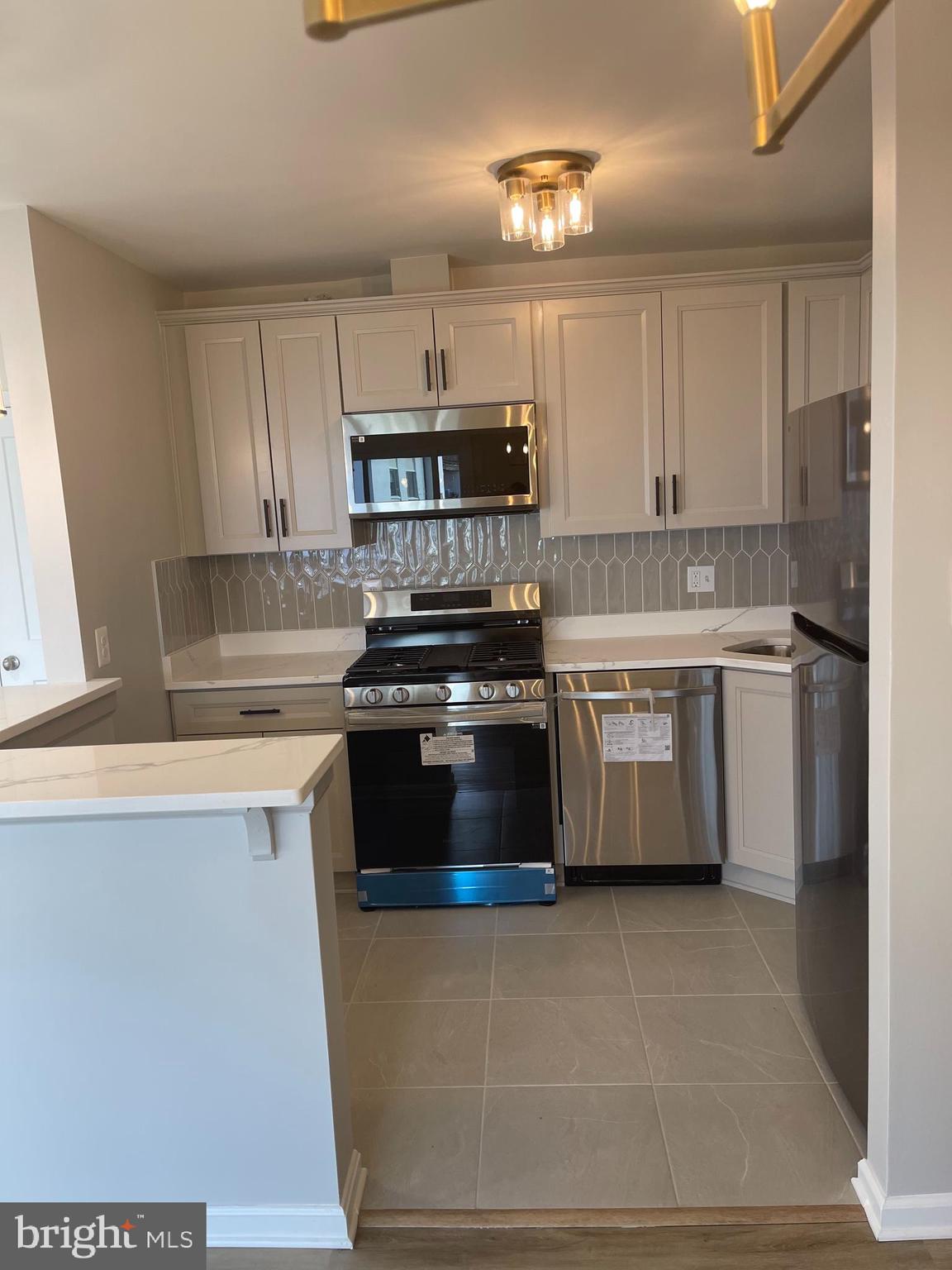 HUNTCREST CONDOMINIUM - Residential