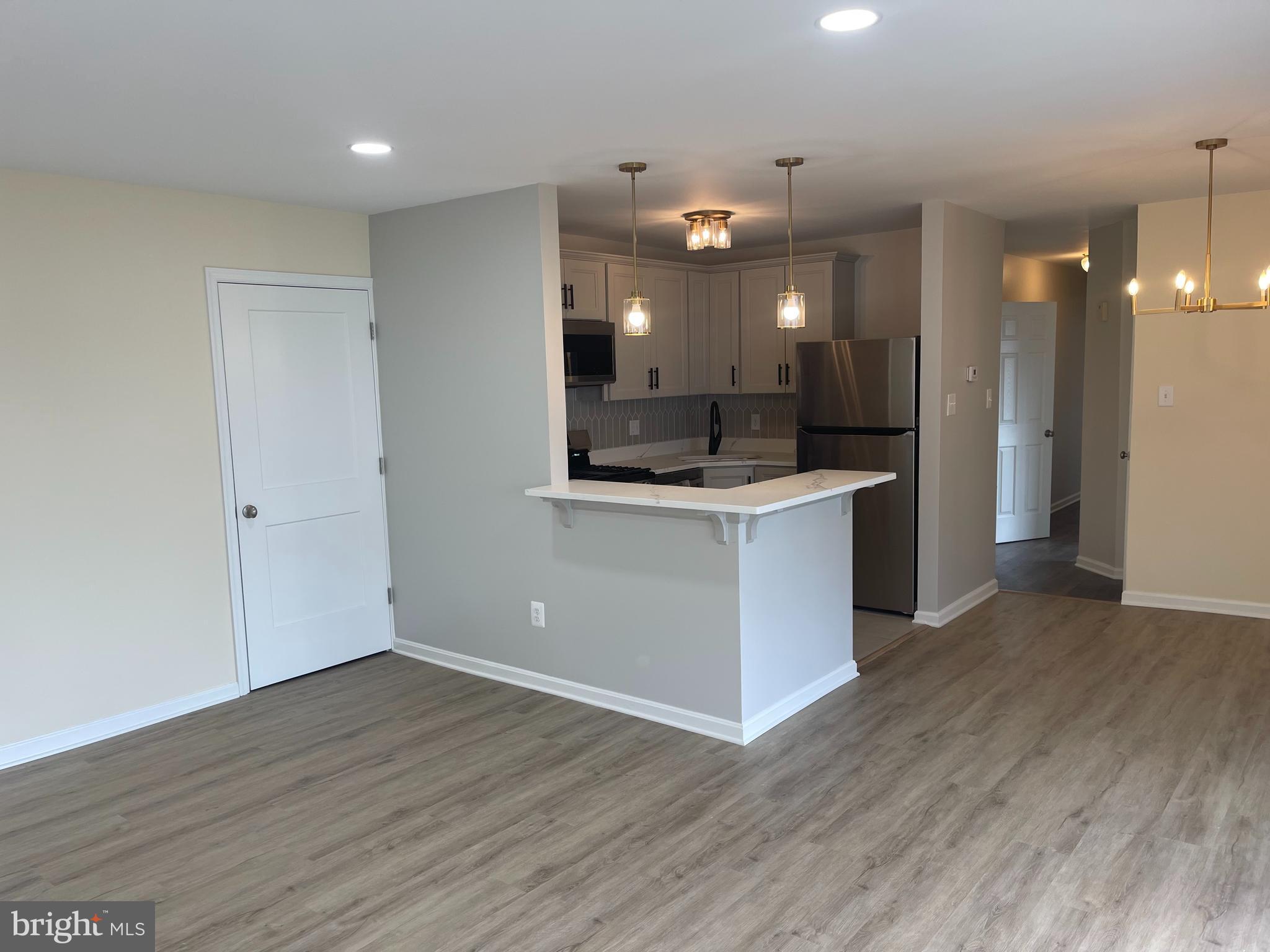 HUNTCREST CONDOMINIUM - Residential