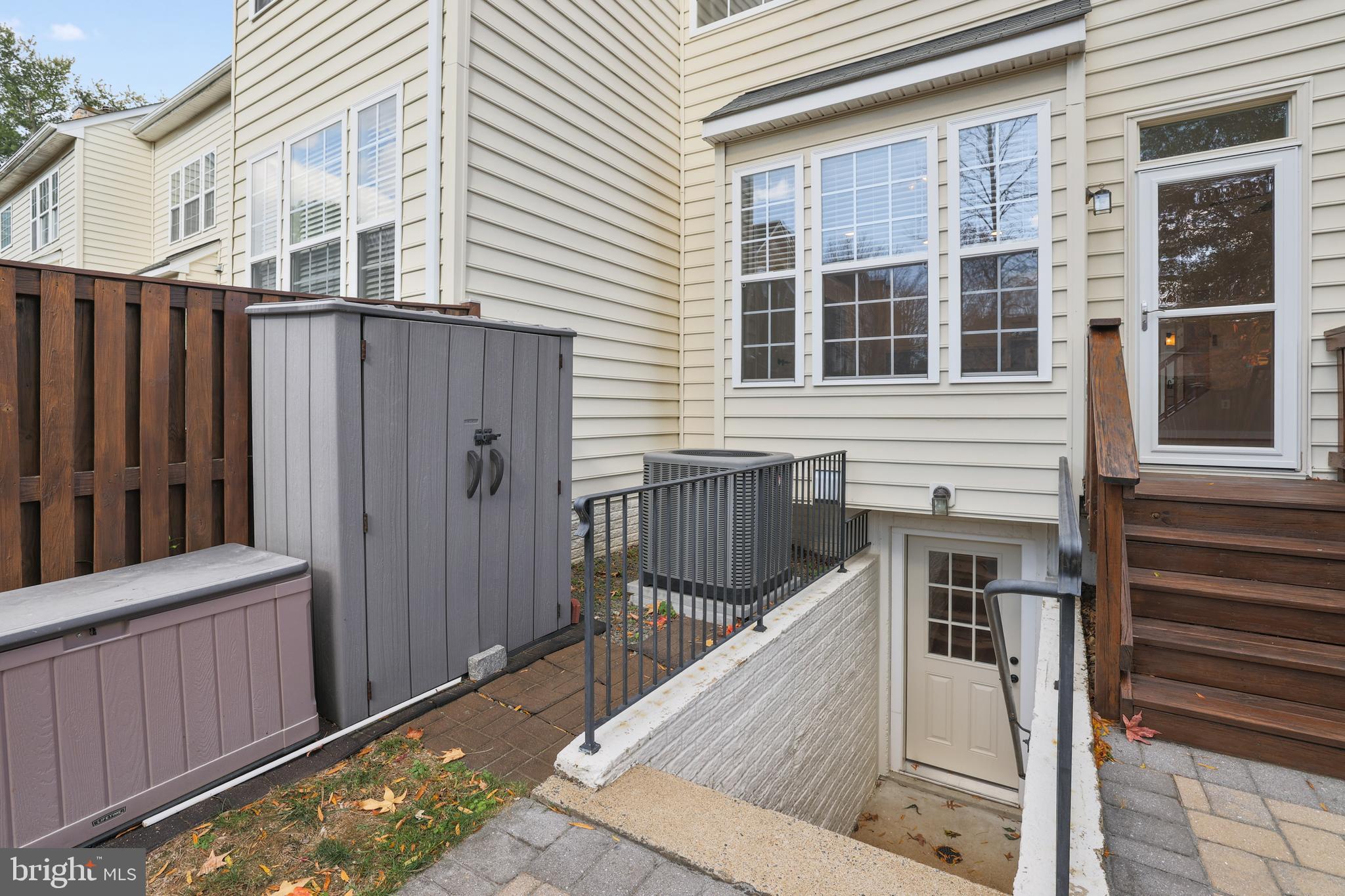 TOWNES OF BRANBURY GLEN - Residential Lease