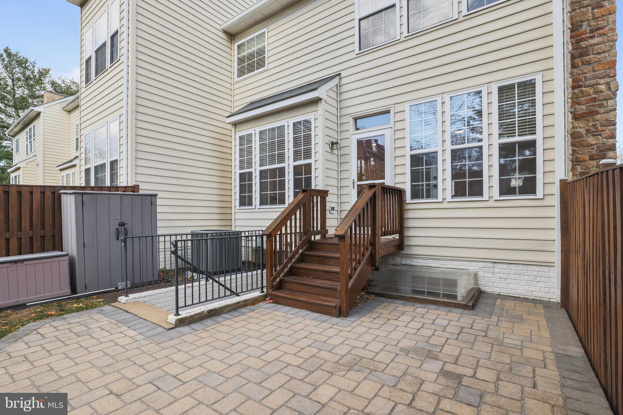 TOWNES OF BRANBURY GLEN - Residential Lease