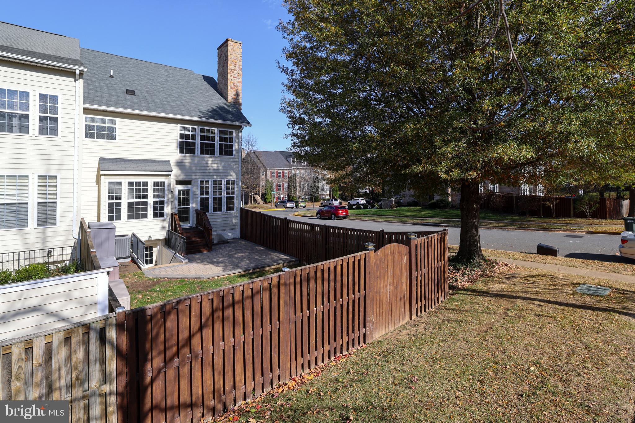 TOWNES OF BRANBURY GLEN - Residential Lease