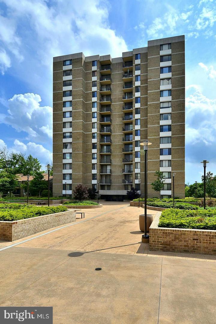 4 MONROE STREET 1305