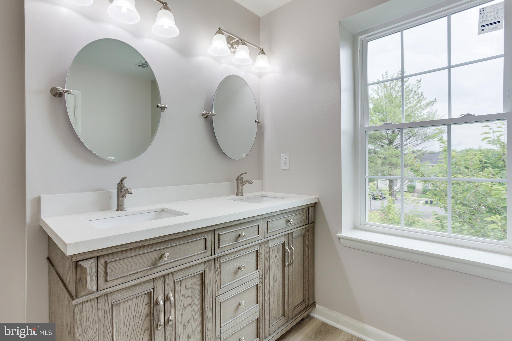 FLOWER HILL - Residential