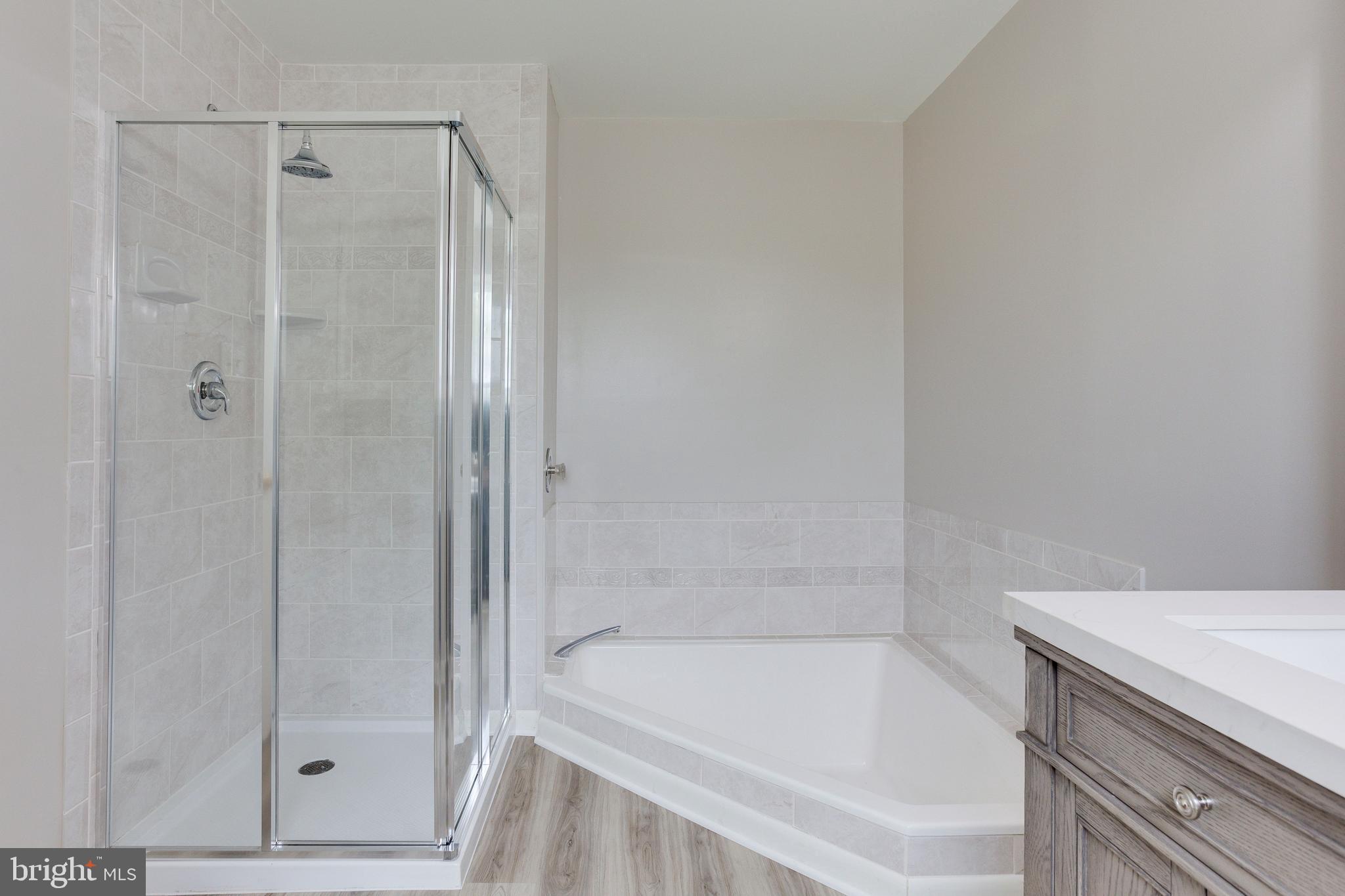 FLOWER HILL - Residential