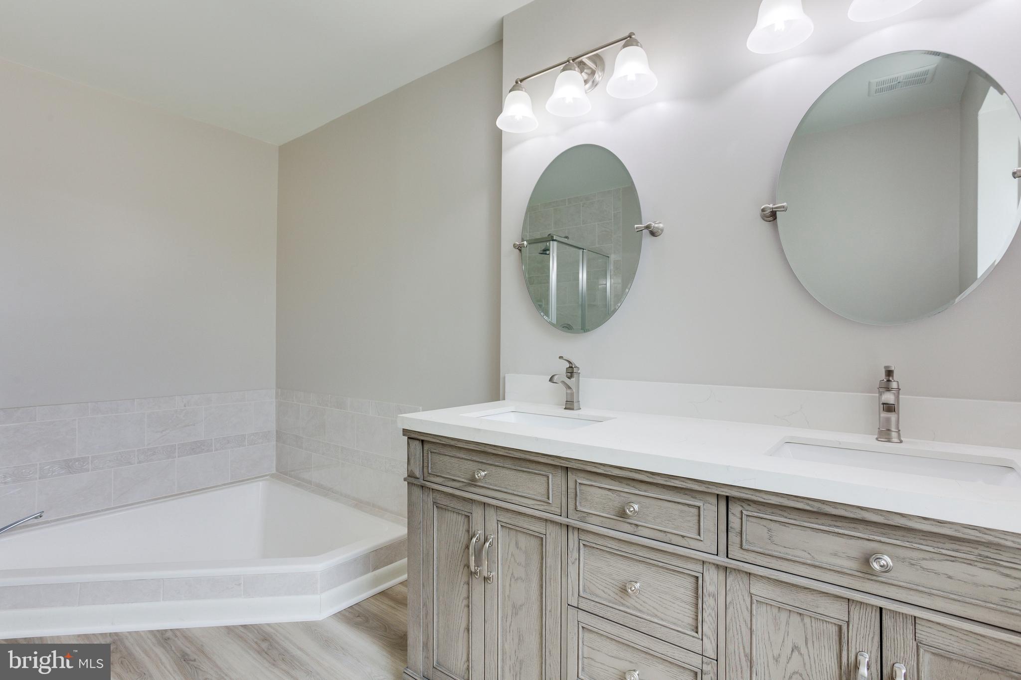 FLOWER HILL - Residential