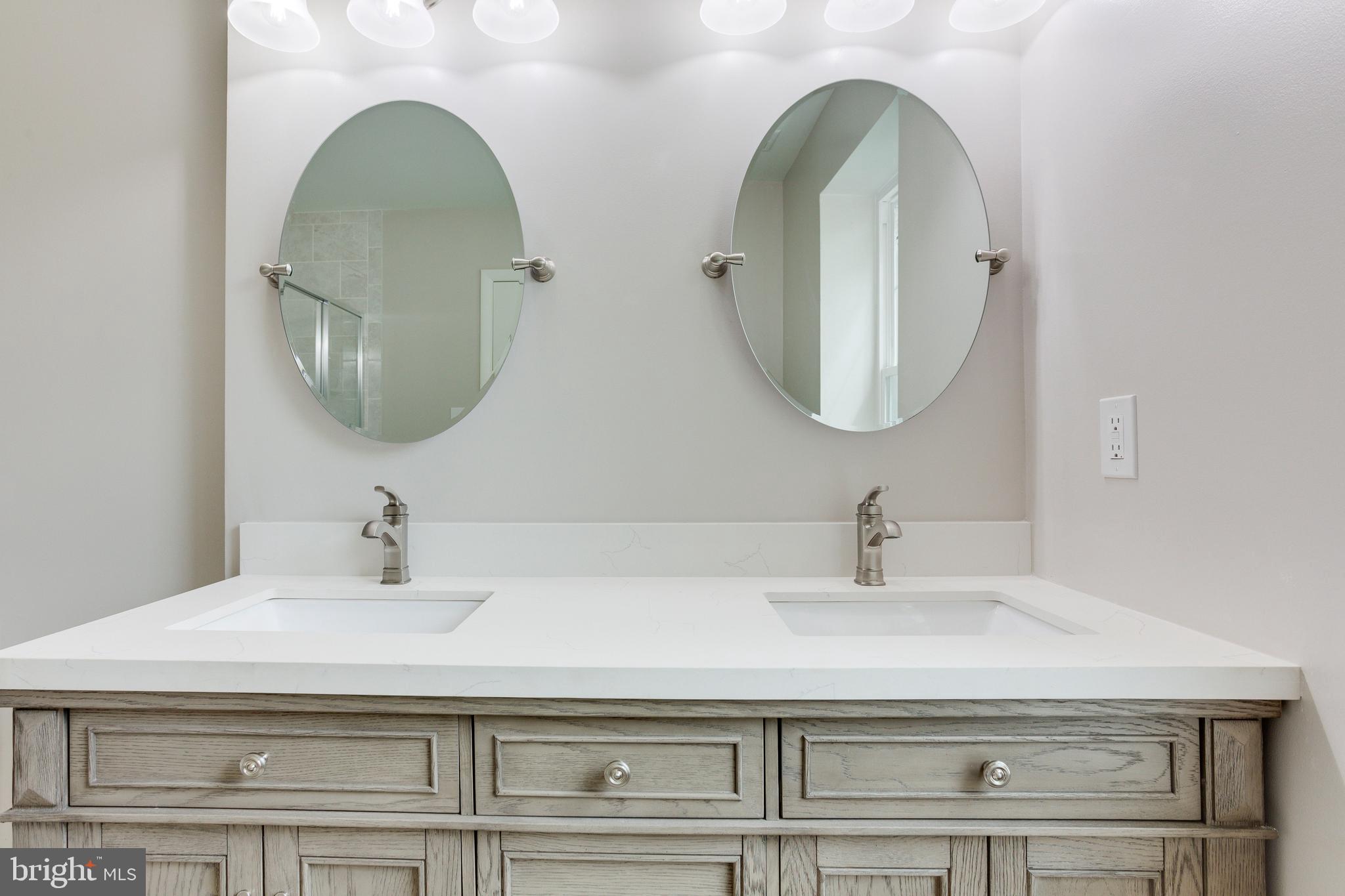 FLOWER HILL - Residential