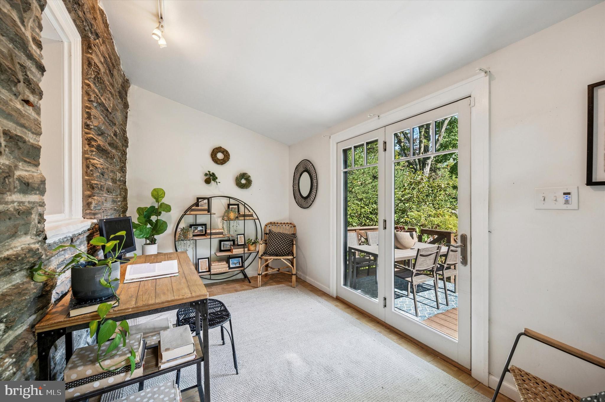 CHESTNUT HILL - Residential