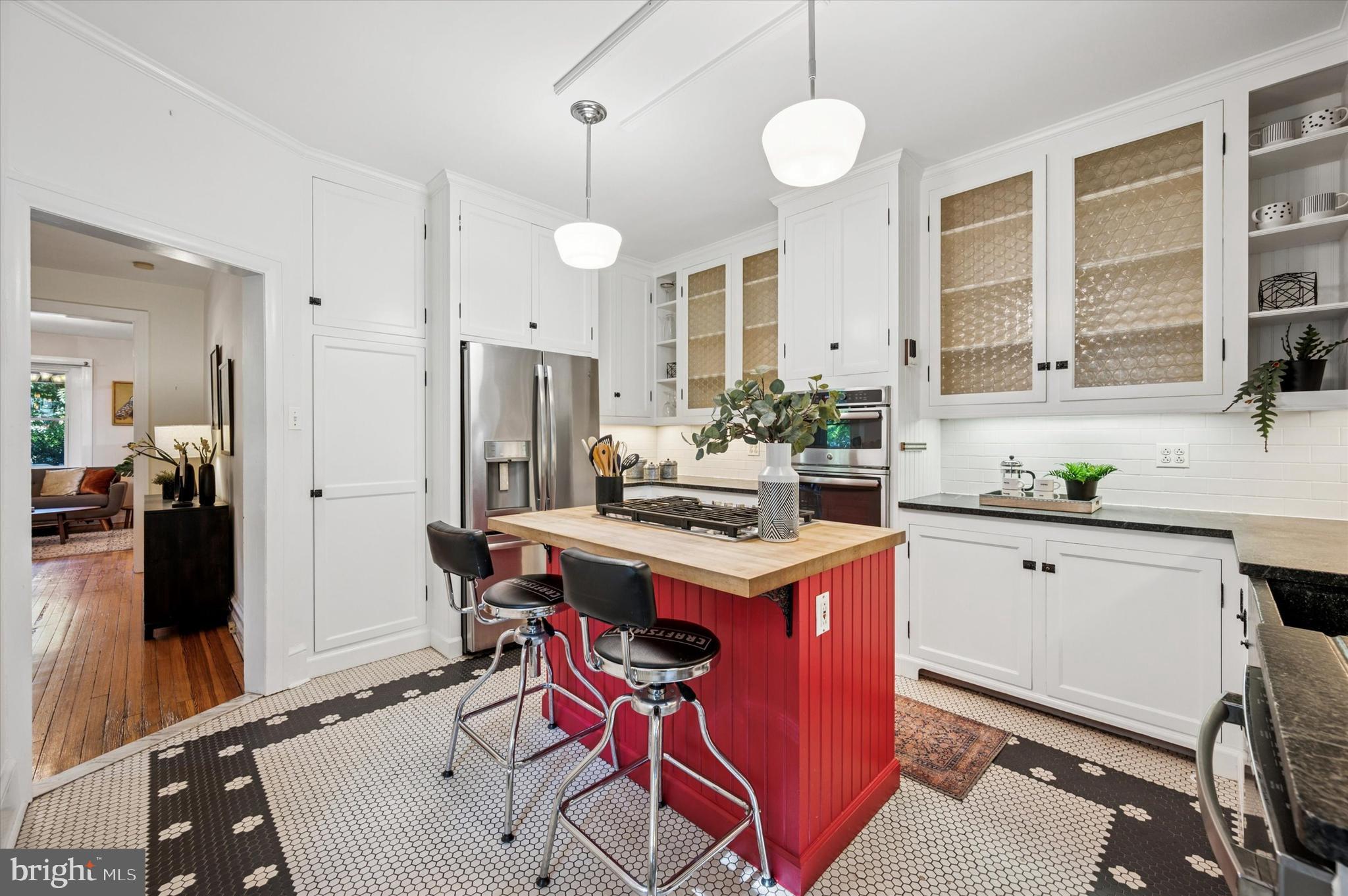 CHESTNUT HILL - Residential