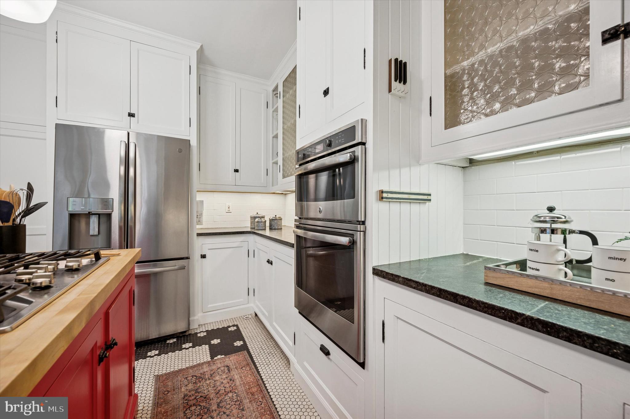 CHESTNUT HILL - Residential