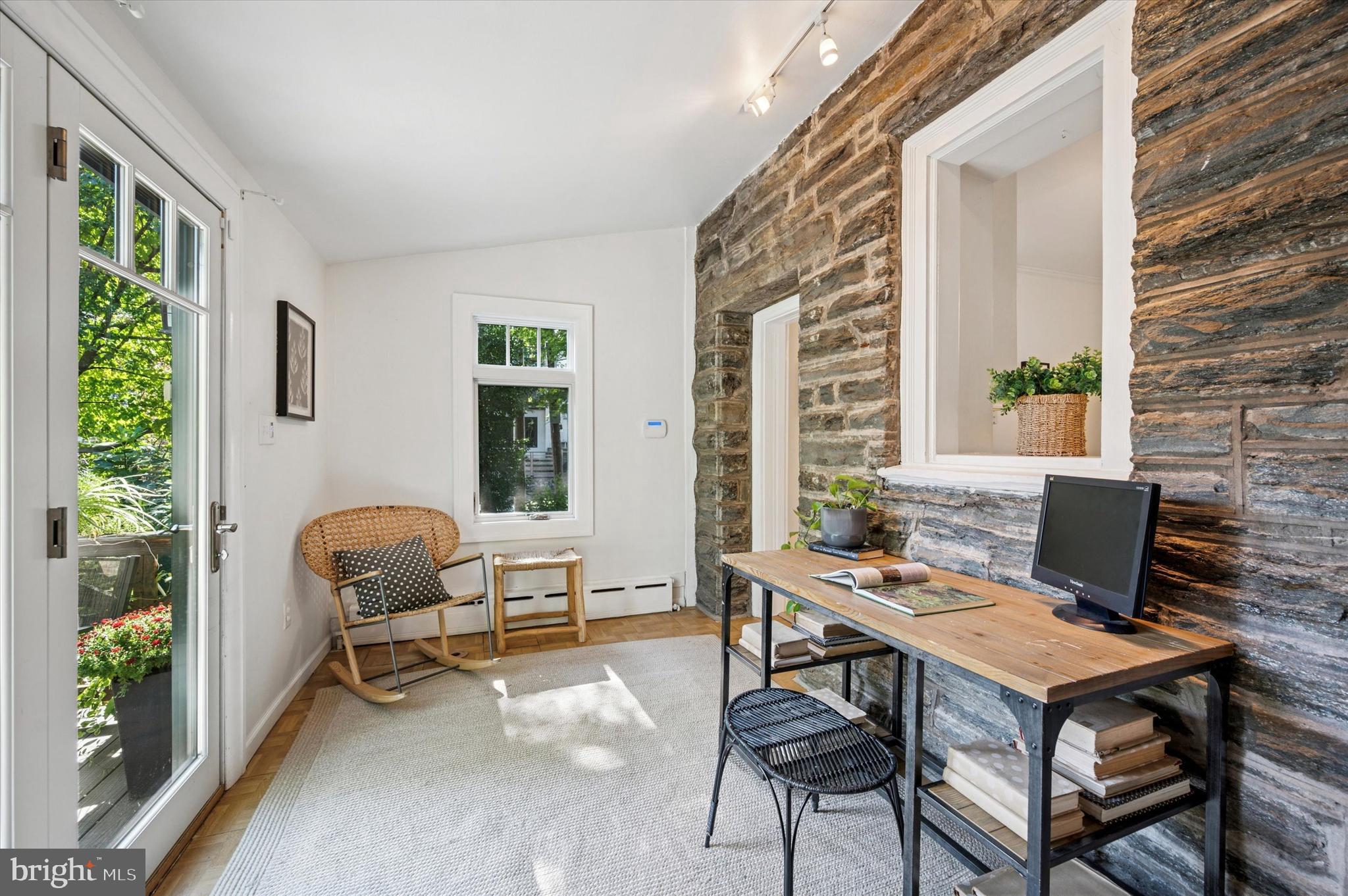 CHESTNUT HILL - Residential