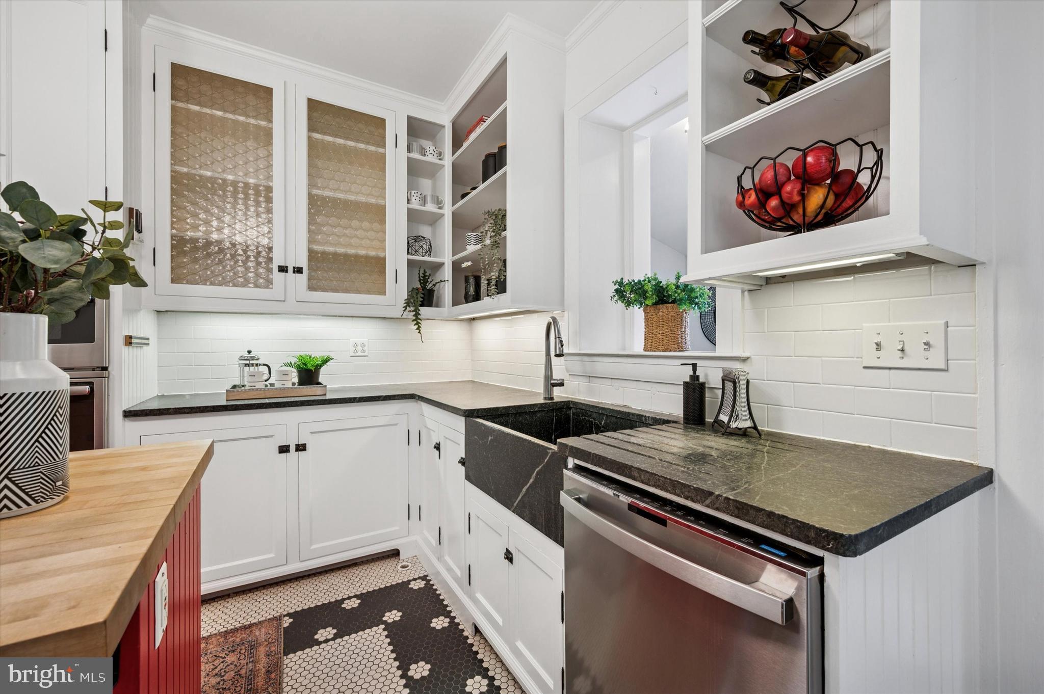 CHESTNUT HILL - Residential