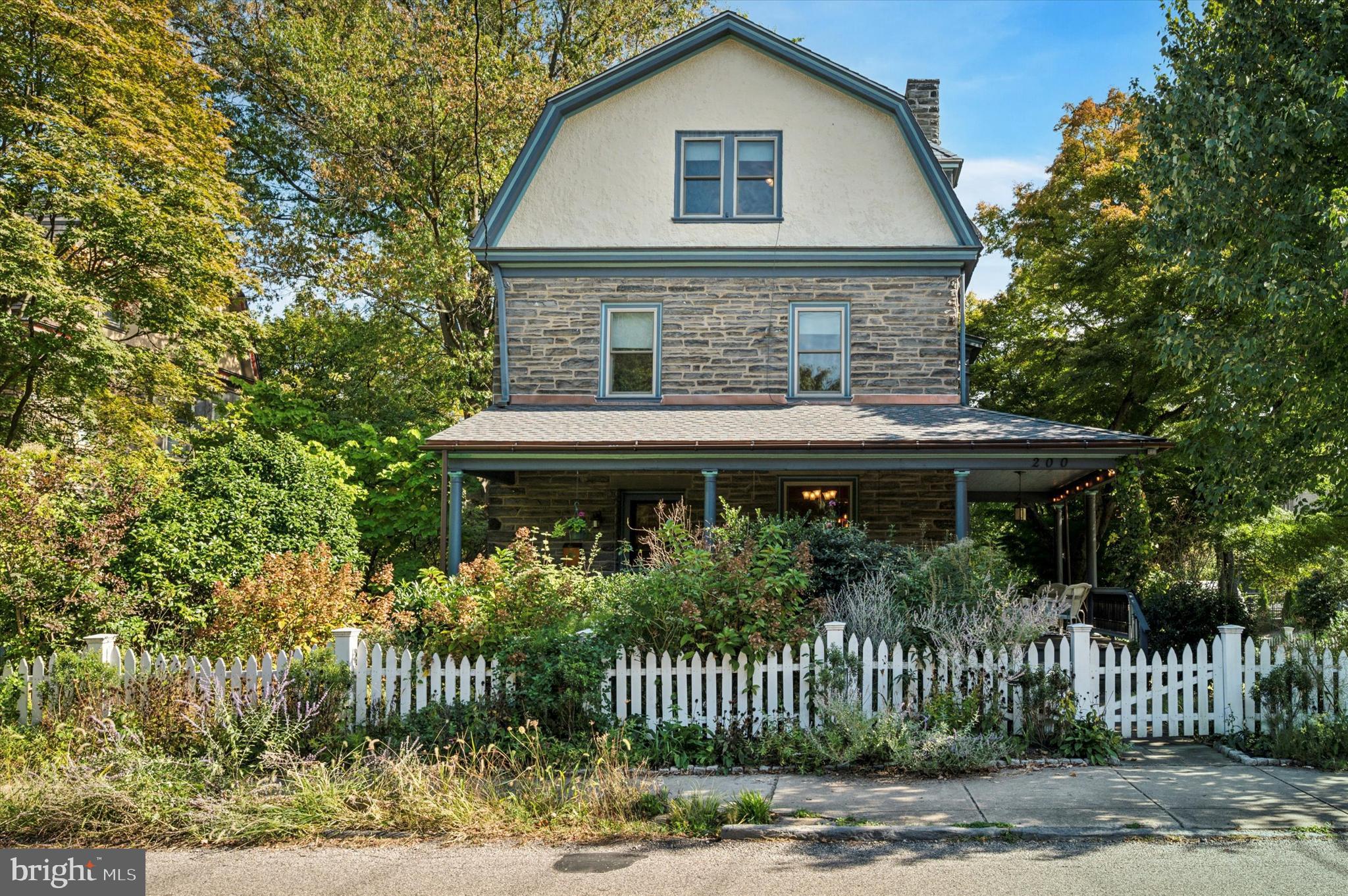 CHESTNUT HILL - Residential