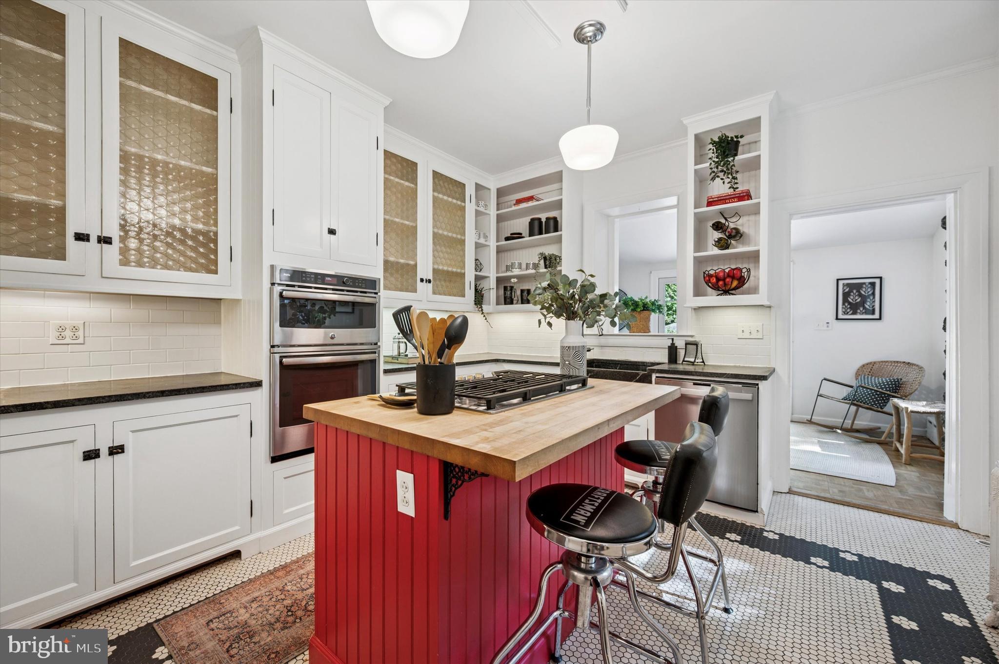 CHESTNUT HILL - Residential